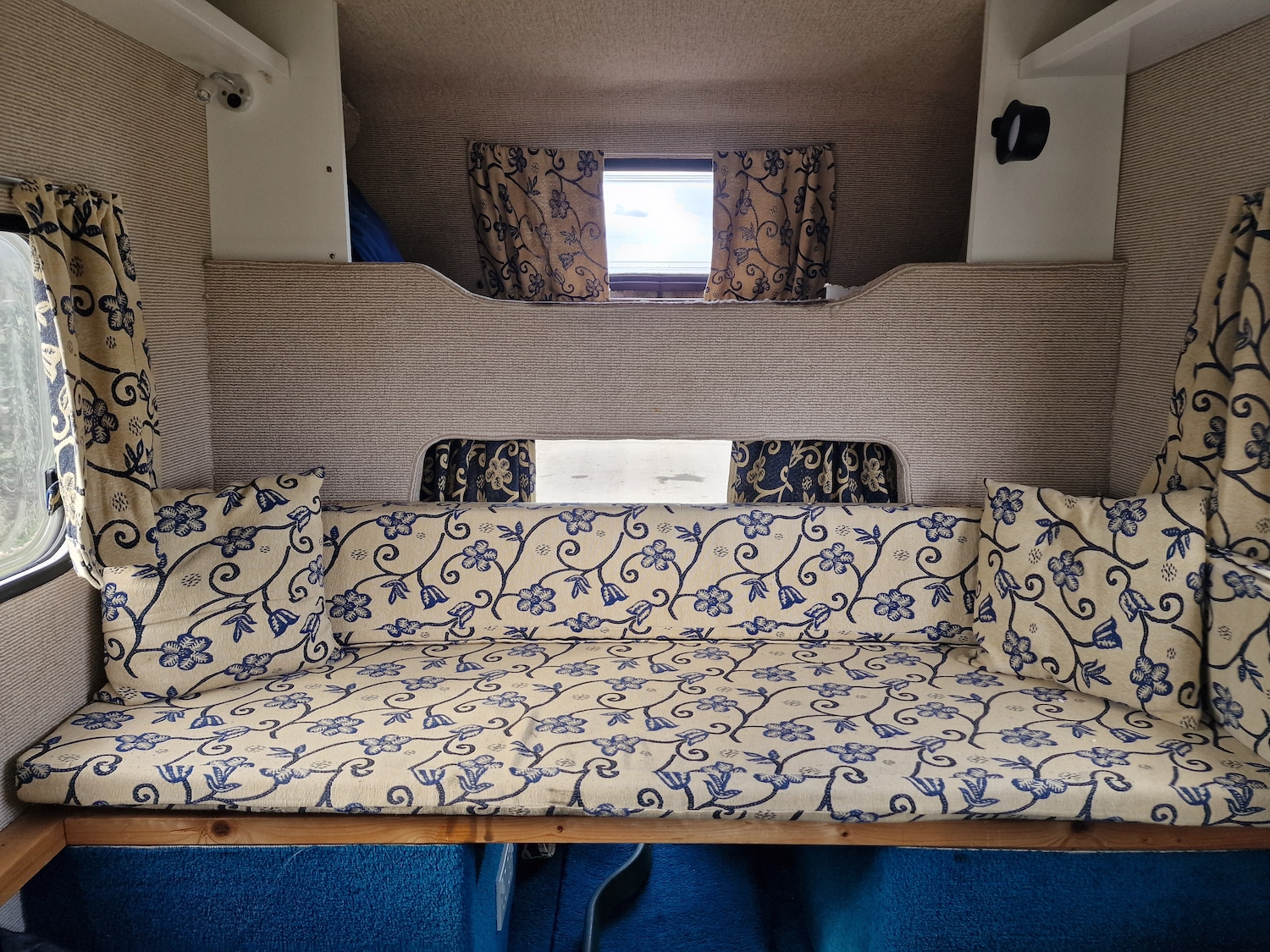 Used Bedford Camper 1989 for sale - 78106416: Photo 11