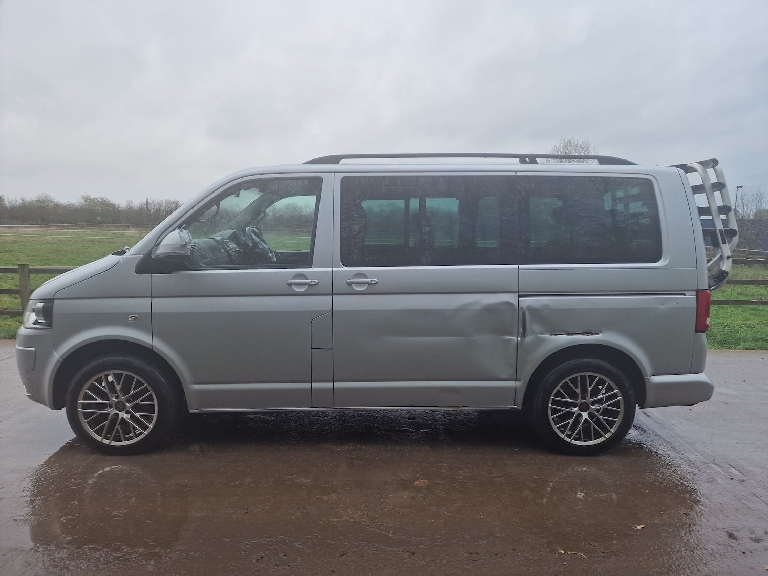 Used Volkswagen Caravelle 2012 for sale - 76692892: Photo 10