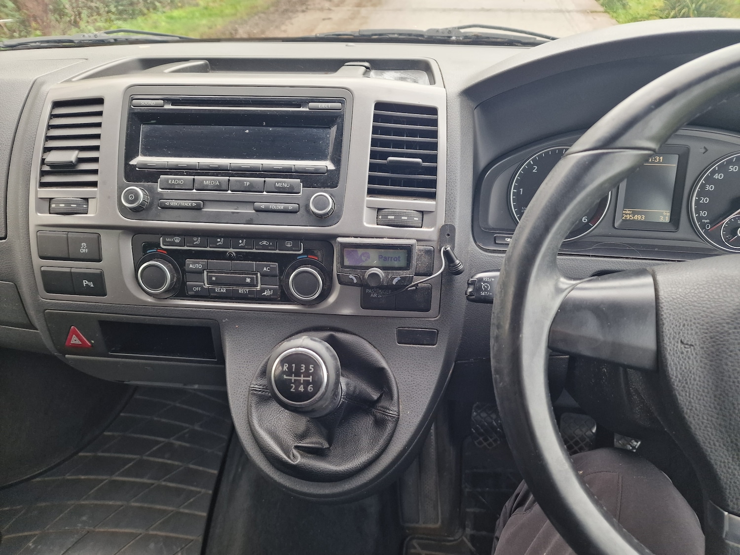 Used Volkswagen Caravelle 2012 for sale - 76692892: Photo 17