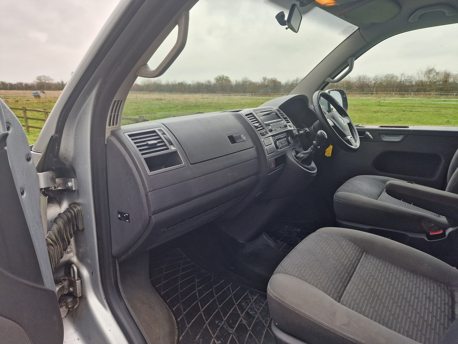 Used Volkswagen Caravelle 2012 for sale - 76692892: Photo 20