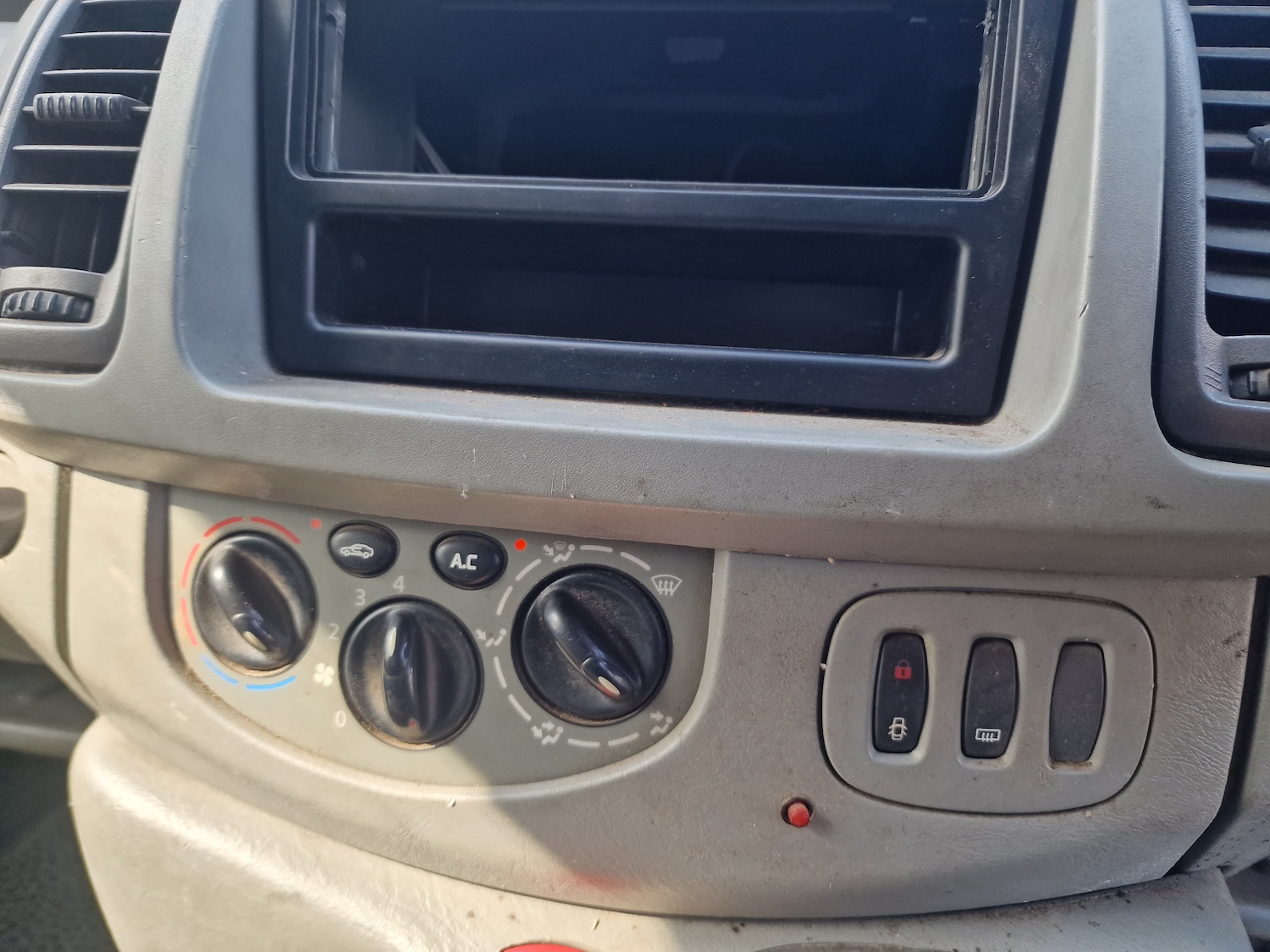 Used Vauxhall Vivaro 2004 for sale - 78169018: Photo 14