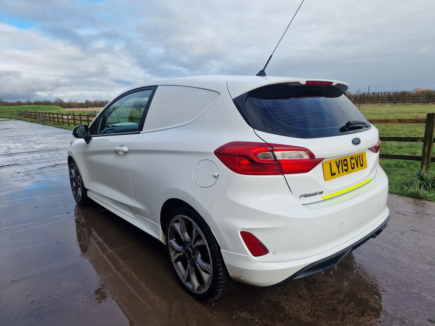 Used Ford Fiesta 2019 for sale - 76921561: Photo 8