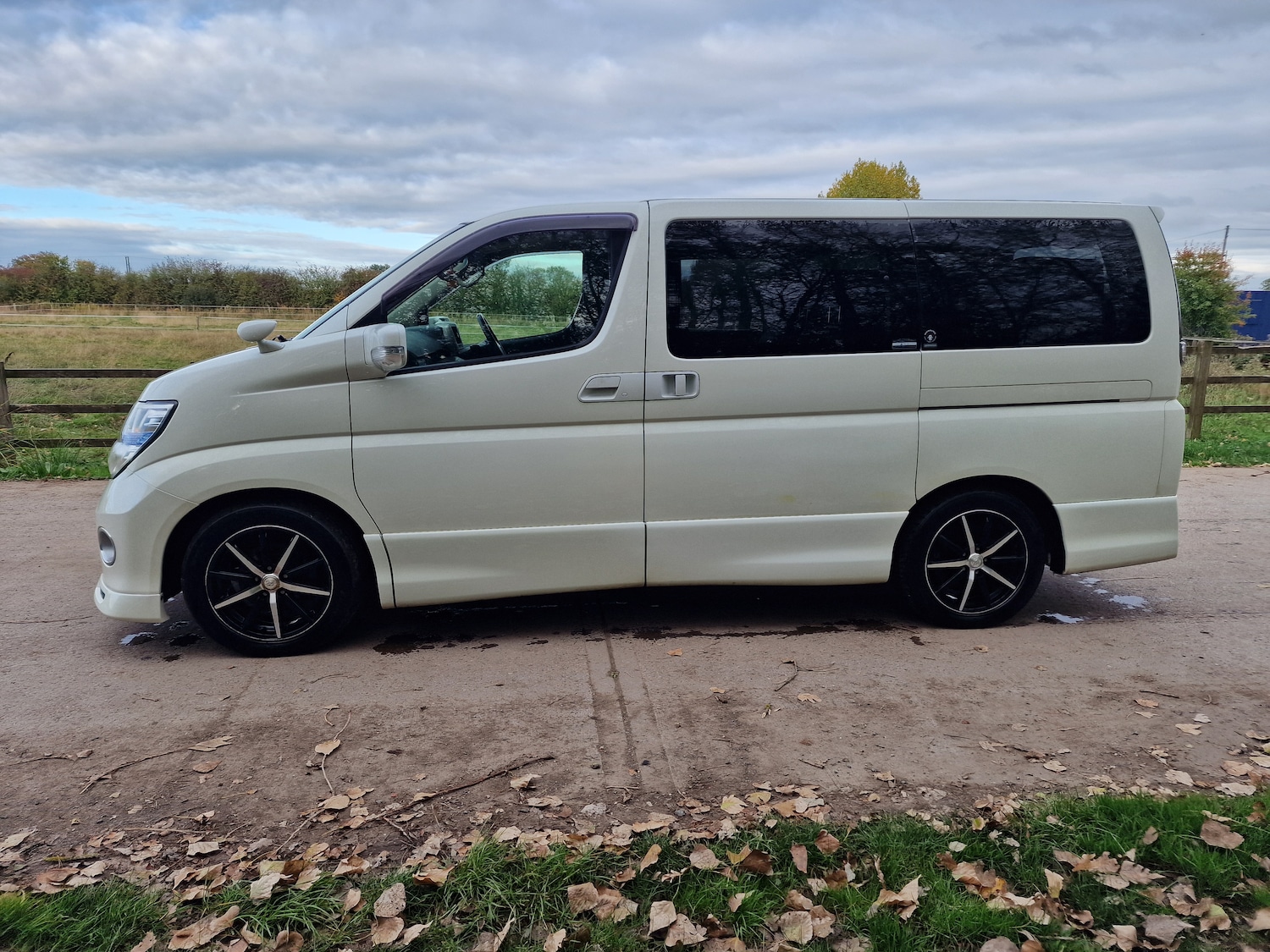 Used Nissan Elgrand 2021 for sale - 76694122: Photo 10