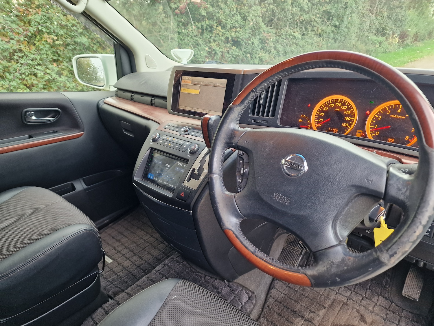 Used Nissan Elgrand 2021 for sale - 76694122: Photo 11