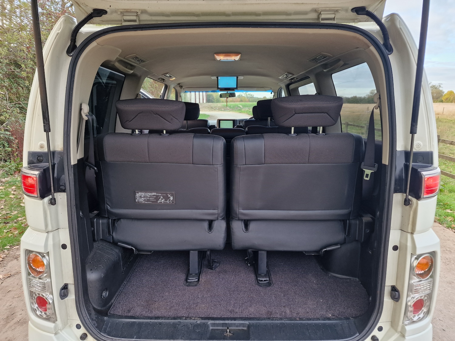 Used Nissan Elgrand 2021 for sale - 76694122: Photo 15