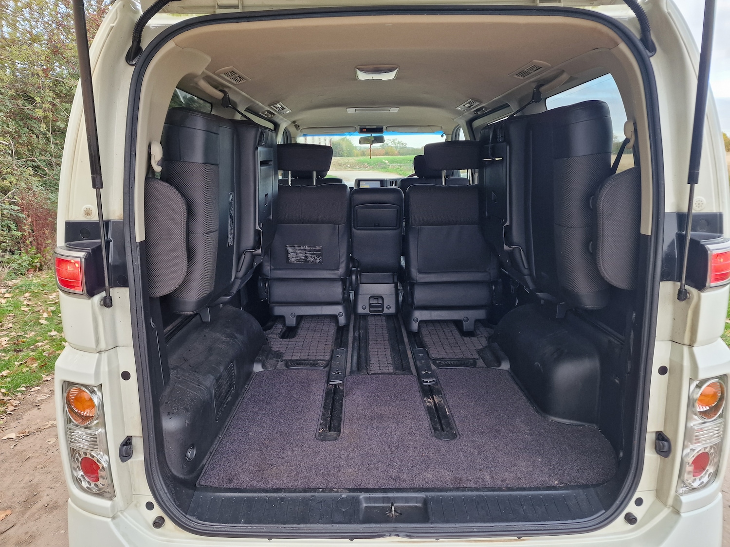 Used Nissan Elgrand 2021 for sale - 76694122: Photo 8