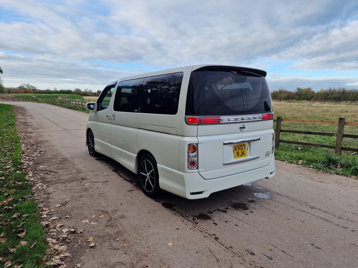 Used Nissan Elgrand 2021 for sale - 76694122: Photo 9