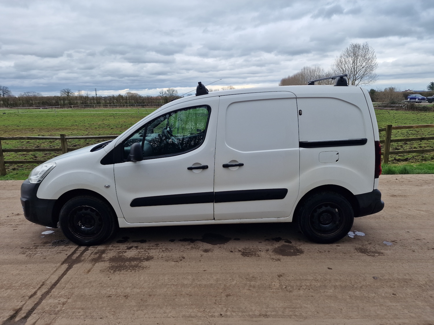 Used Peugeot Partner 2017 for sale - 77845444: Photo 9