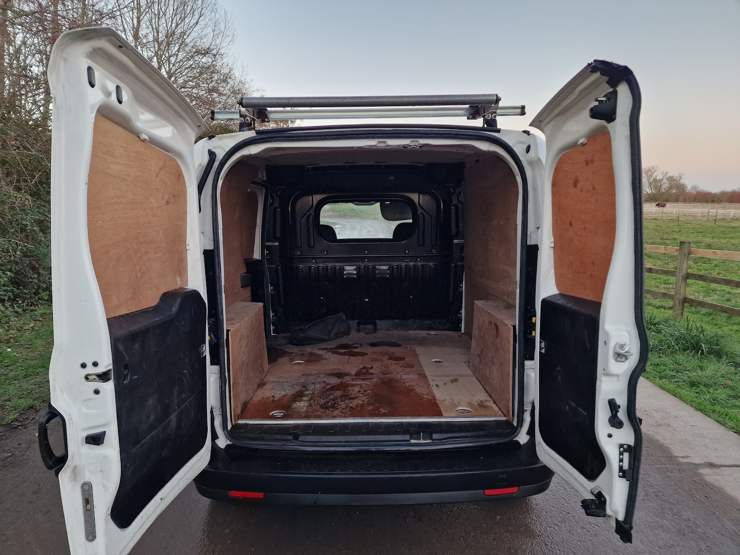 Used Vauxhall Combo 2018 for sale - 76697276: Photo 8