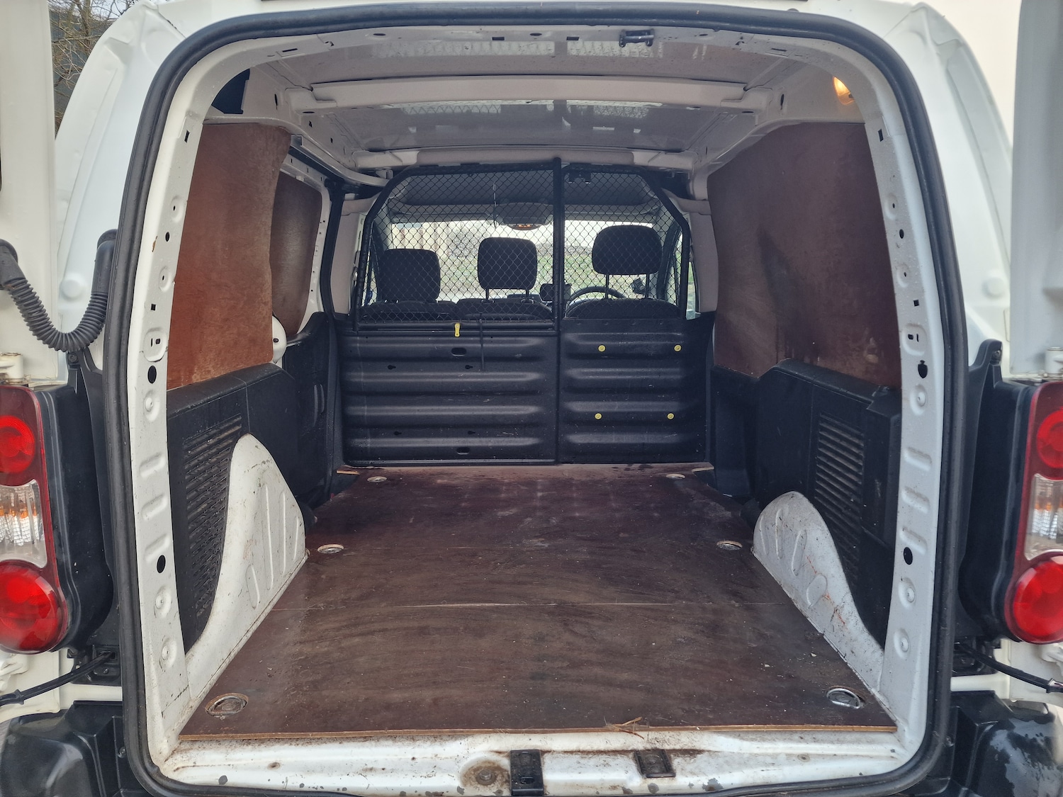 Used Peugeot Partner 2017 for sale - 77571173: Photo 13