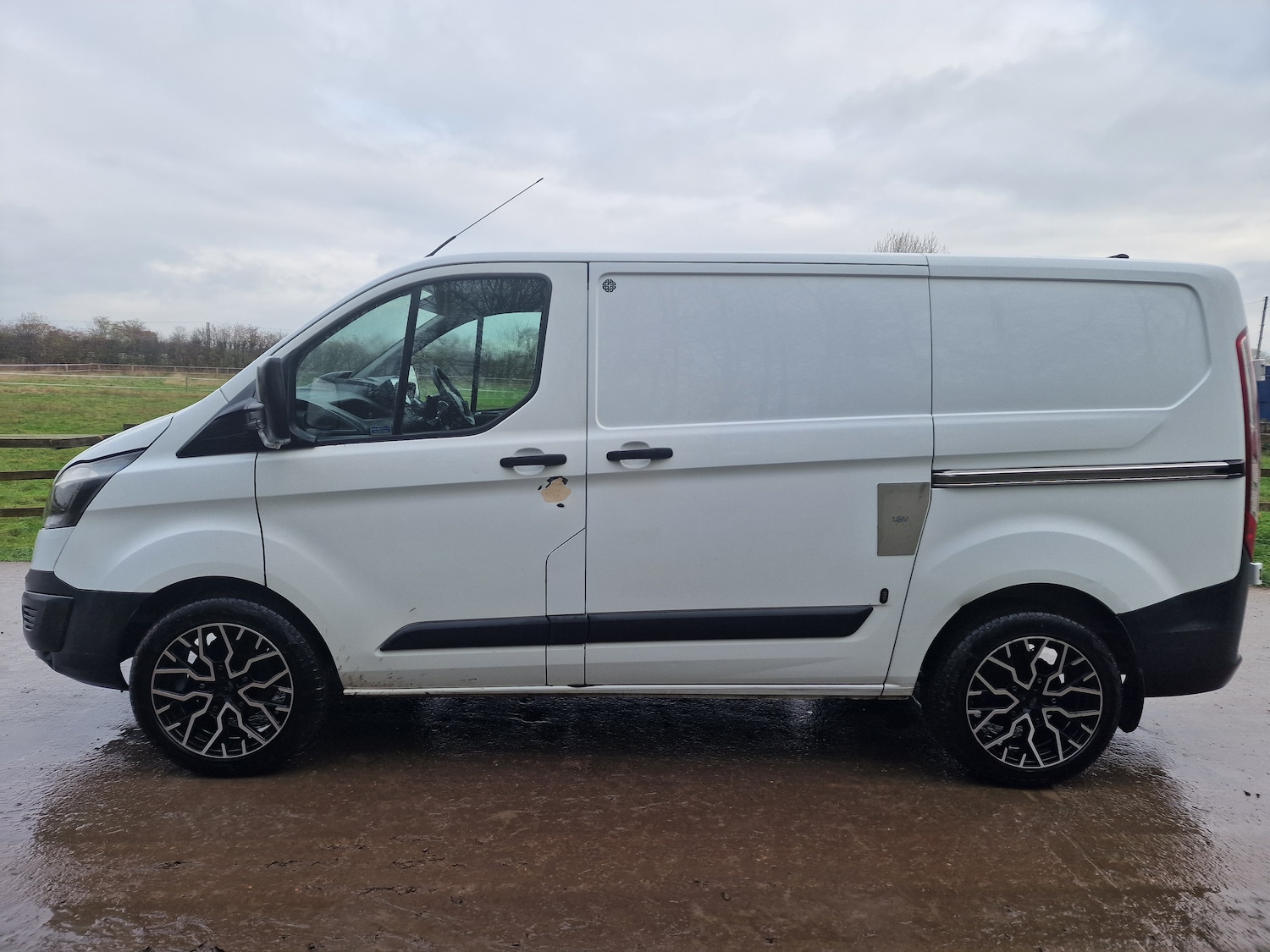 Used Ford Transit Custom 2017 for sale - 76692889: Photo 9
