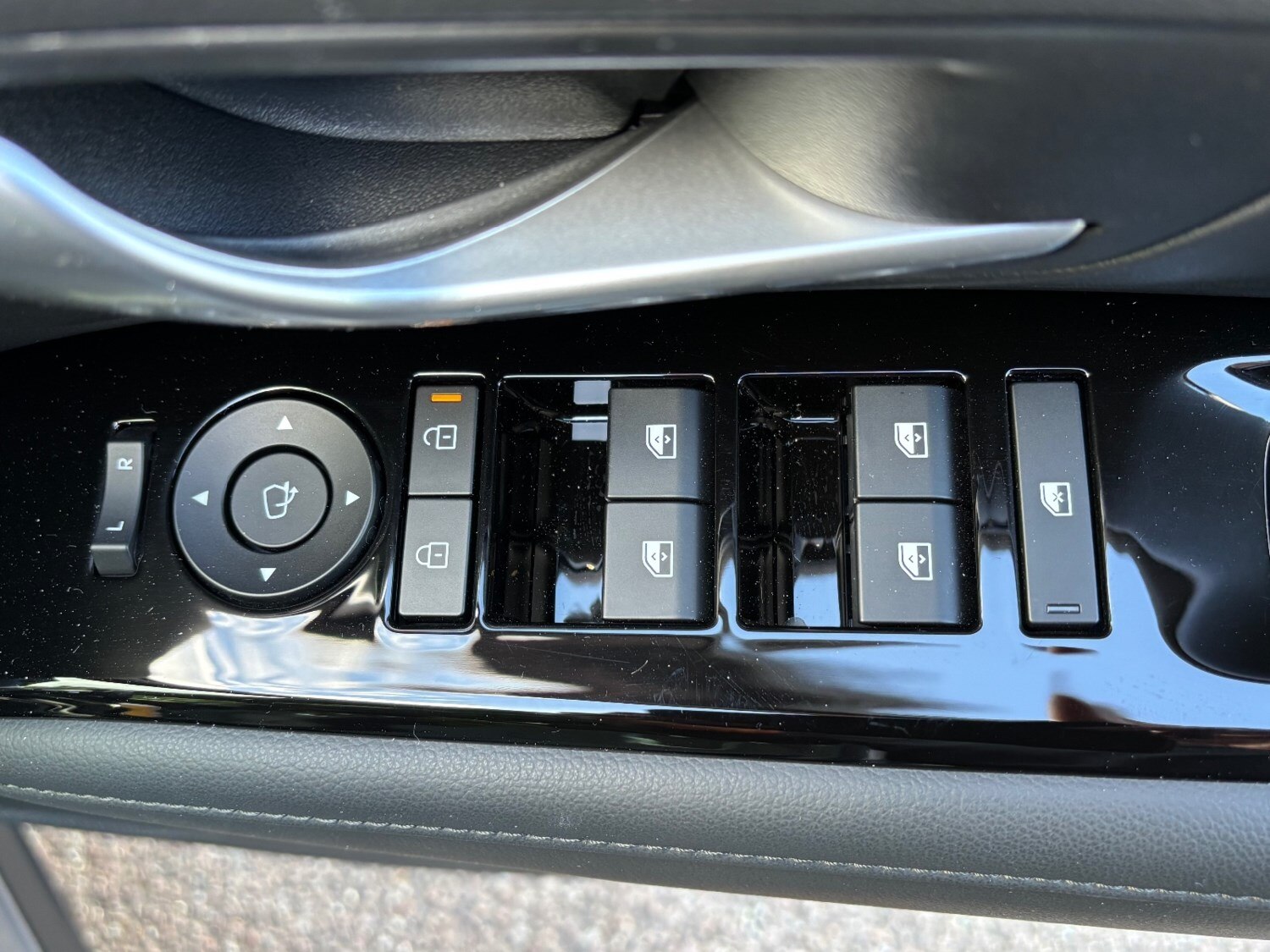 2025 Hyundai TUCSON 1.6T Hybrid Ultimate 5dr Auto Estate Hybrid Automatic - Picture 19 of 24
