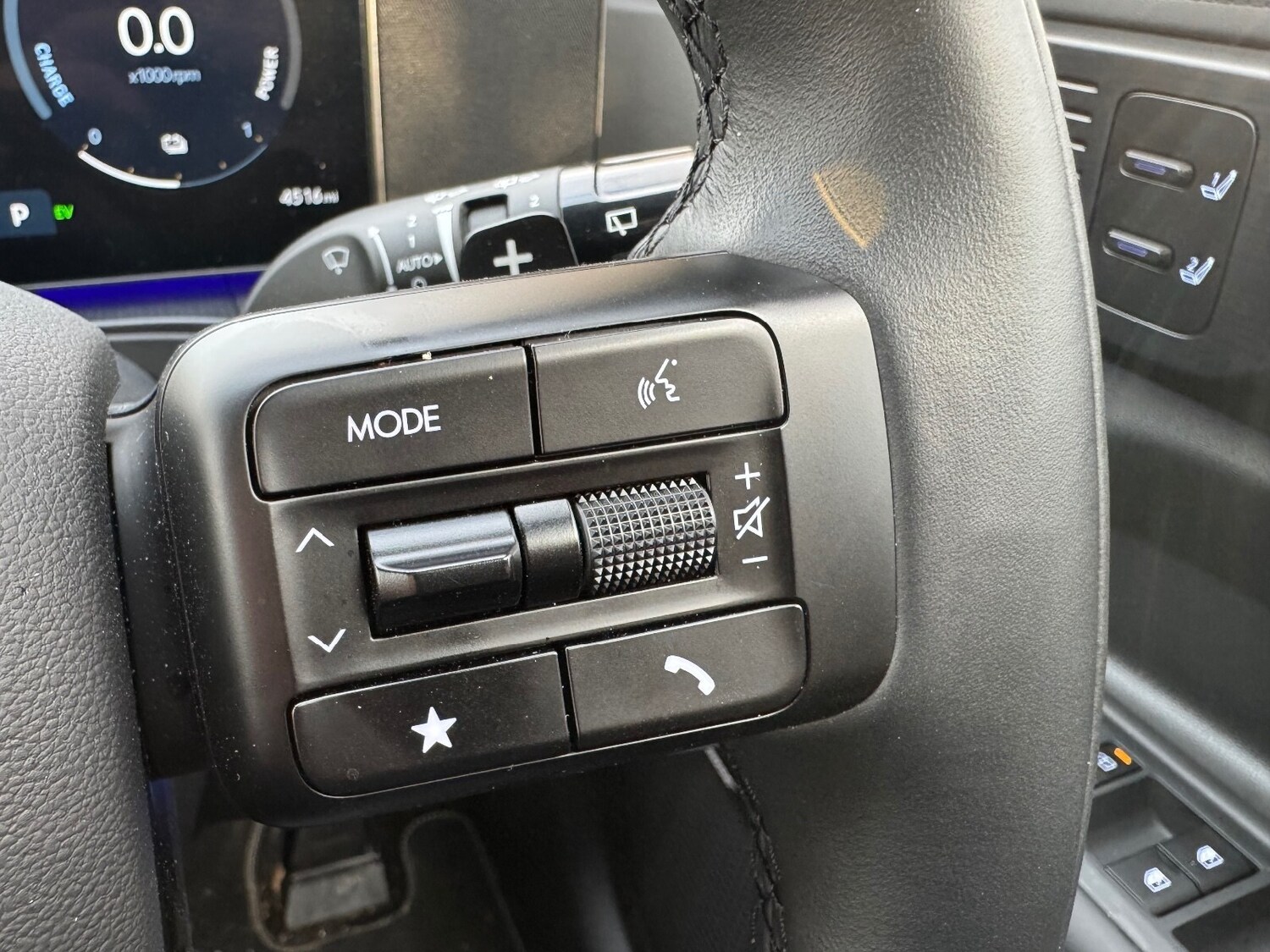 Used Hyundai Santa Fe 2025 for sale - 77099018: Photo 49