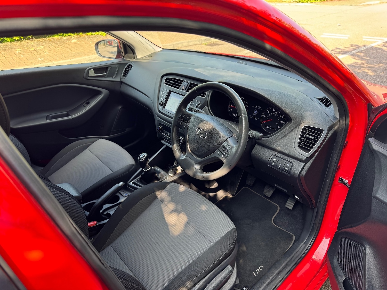 Used Hyundai i20 2018 for sale - 76332110: Photo 23