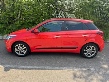 Used Hyundai i20 2018 for sale - 76332110: Photo