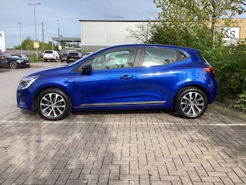 Used Renault Clio 2023 for sale - 78152602: Photo
