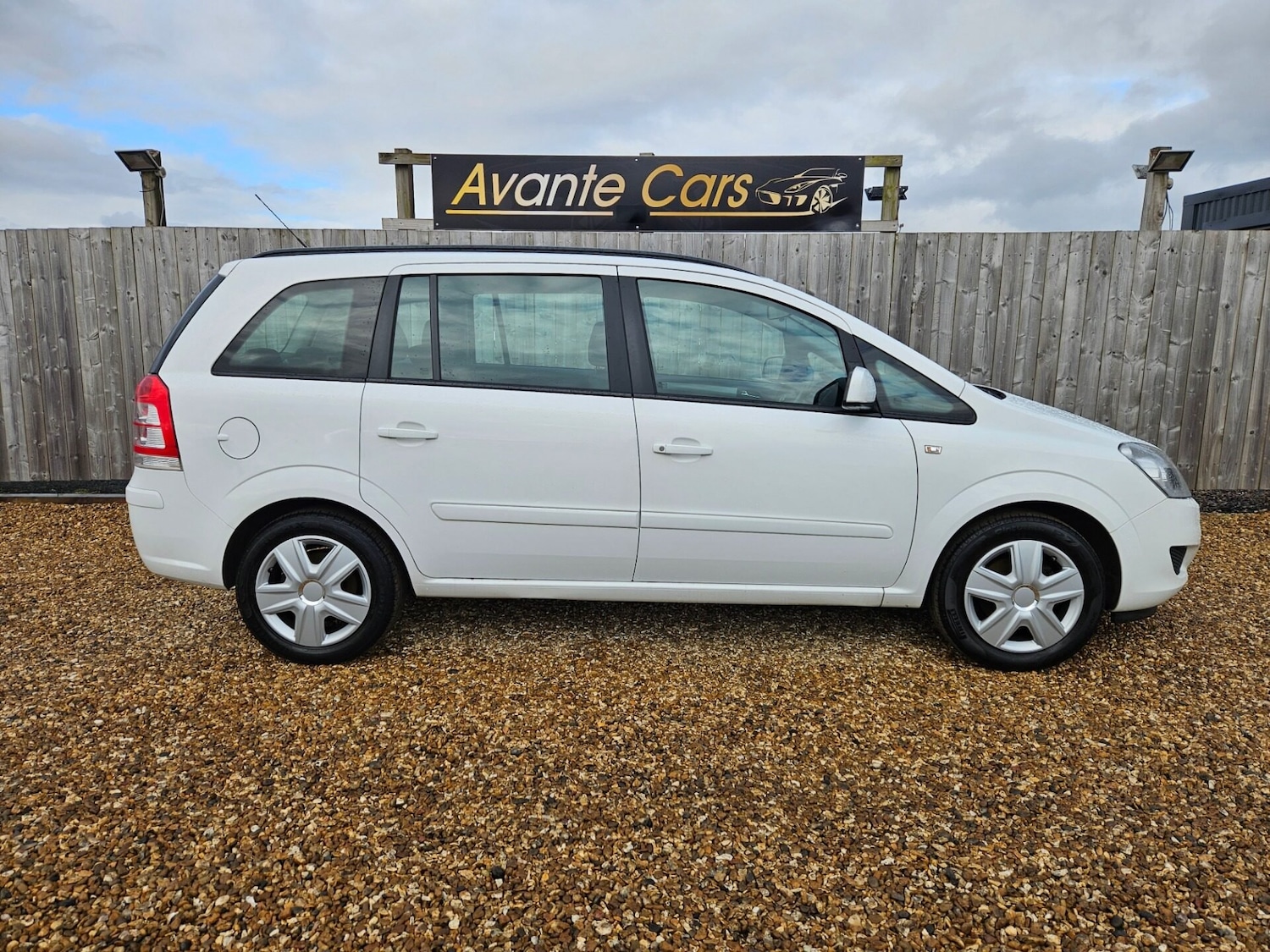 Used Vauxhall Zafira 2014 for sale - 76426555: Photo 2