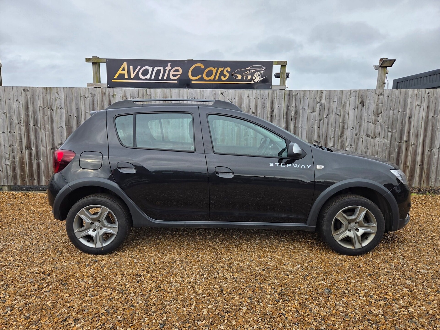 Used Dacia Sandero Stepway 2020 for sale - 76819800: Photo 2