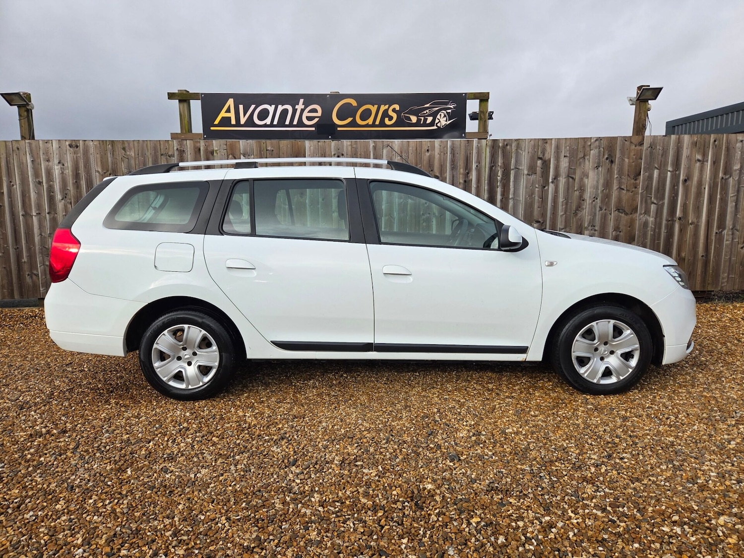 Used Dacia Logan MCV 2018 for sale - 77641827: Photo 2