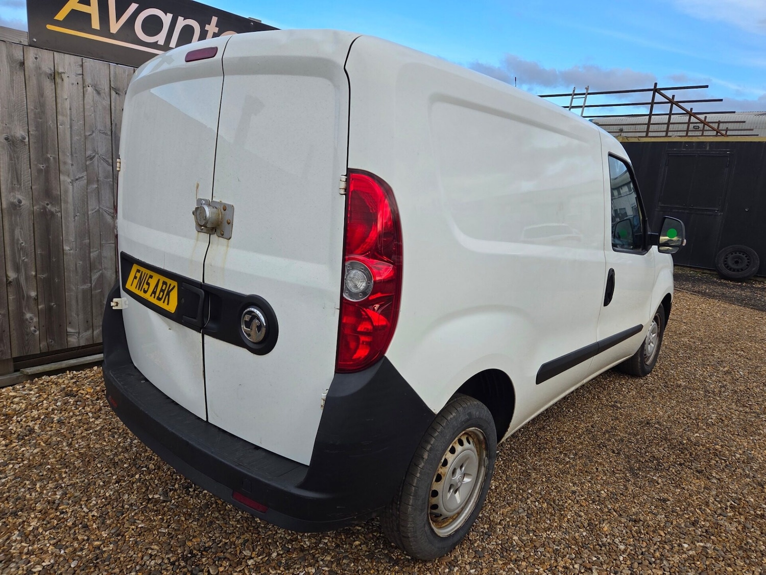 Used Vauxhall Combo 2015 for sale - 77260976: Photo 3