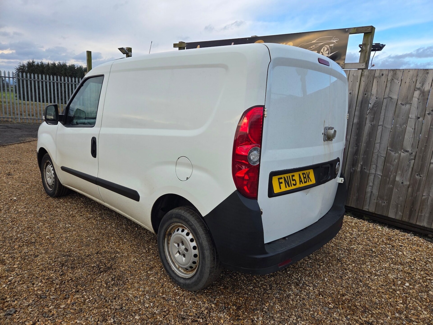 Used Vauxhall Combo 2015 for sale - 77260976: Photo 5
