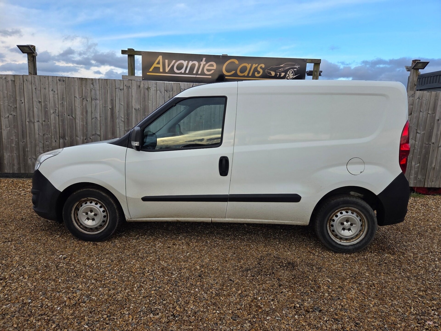 Used Vauxhall Combo 2015 for sale - 77260976: Photo 6