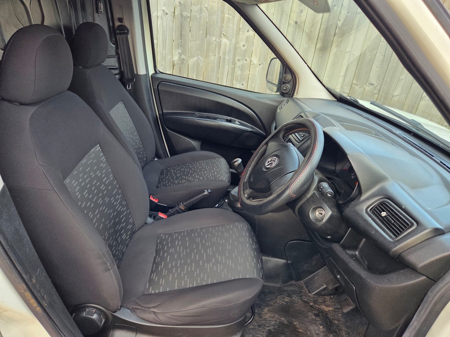 Used Vauxhall Combo 2015 for sale - 77260976: Photo 9