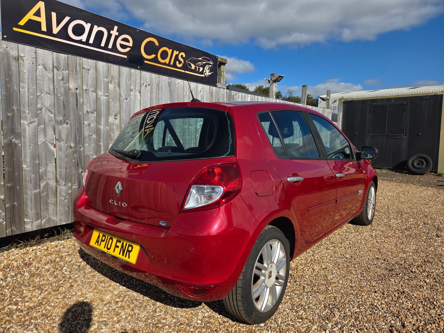 Used Renault Clio 2010 for sale - 76156959: Photo 3
