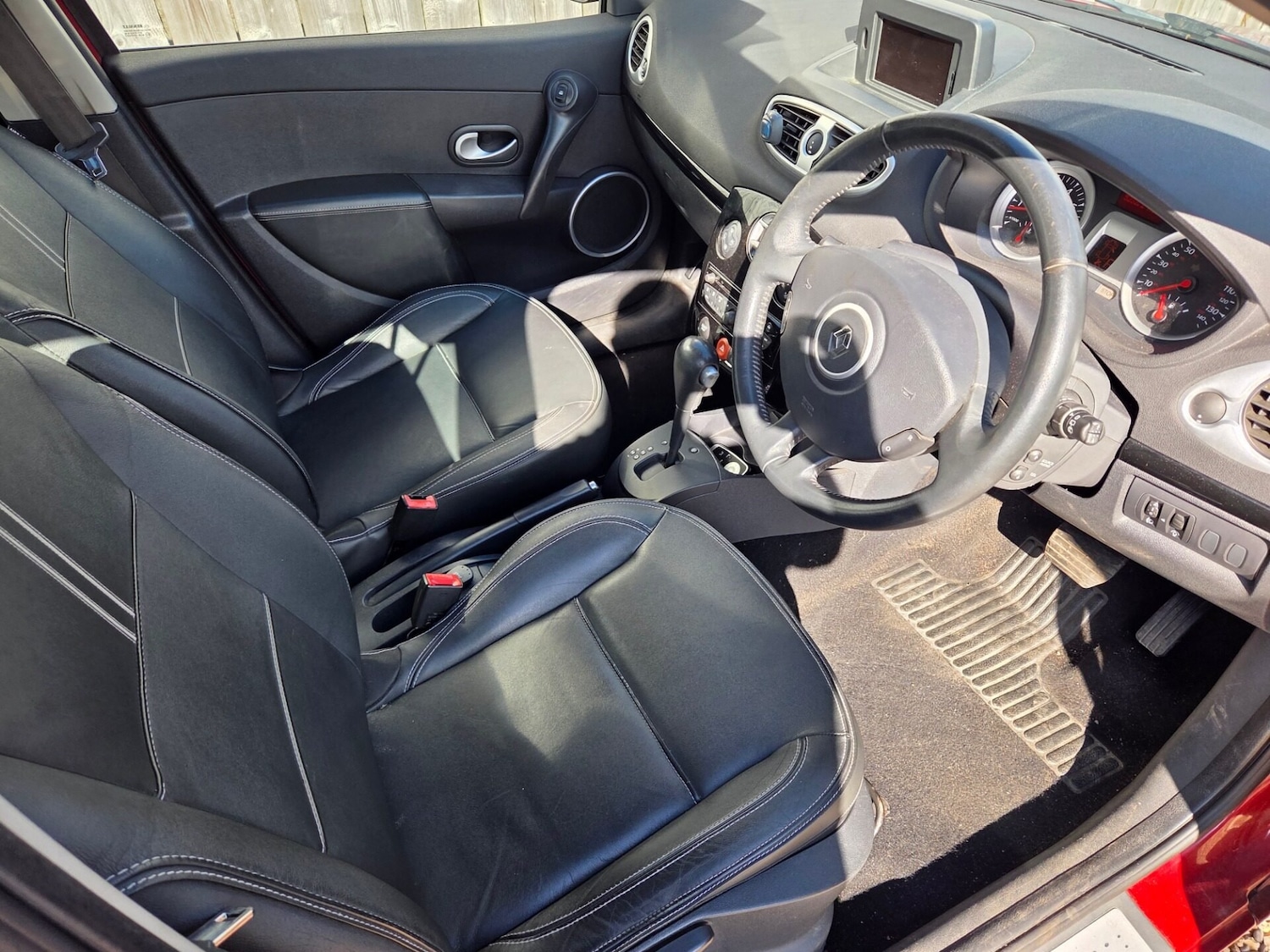 Used Renault Clio 2010 for sale - 76156959: Photo 7