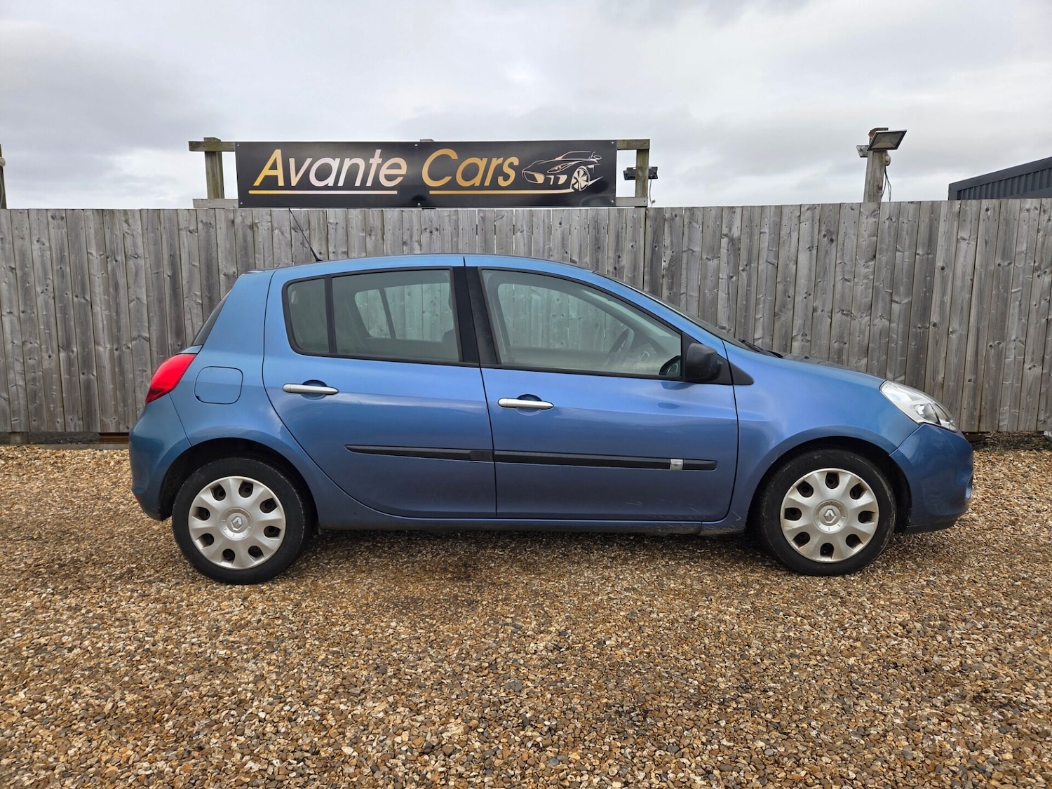 Used Renault Clio 2009 for sale - 77608064: Photo 2
