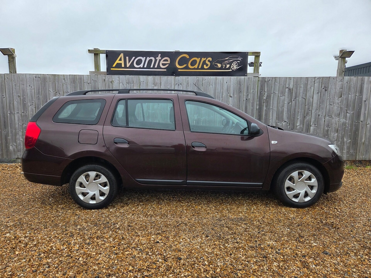 Used Dacia Logan MCV 2017 for sale - 76819797: Photo 2