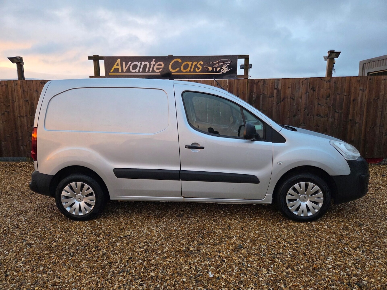 Used Citroen Berlingo 2016 for sale - 77129023: Photo 2