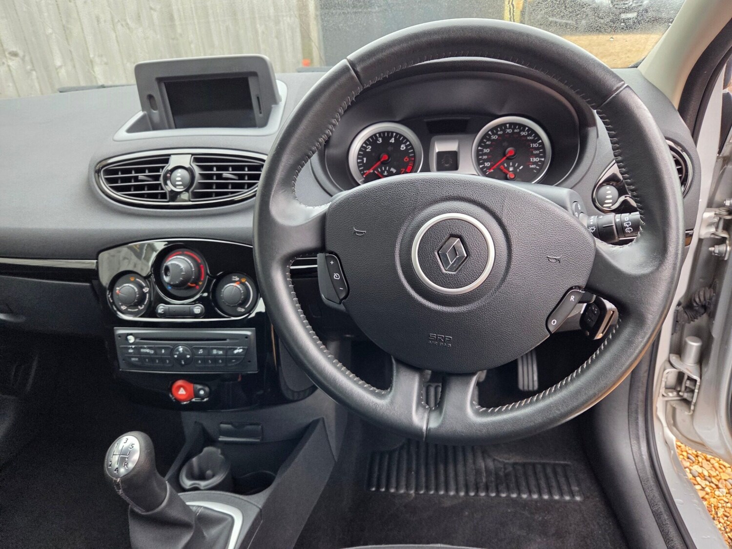 Used Renault Clio 2011 for sale - 76037328: Photo 12