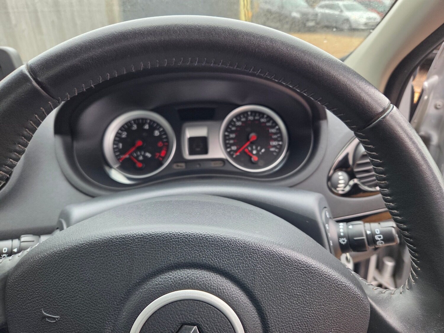 Used Renault Clio 2011 for sale - 76037328: Photo 13