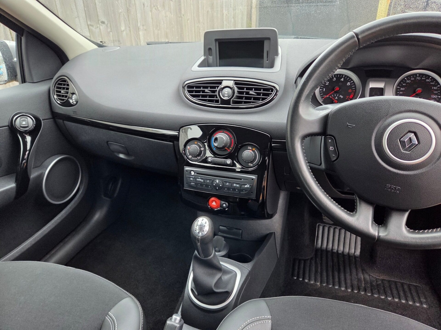 Used Renault Clio 2011 for sale - 76037328: Photo 14
