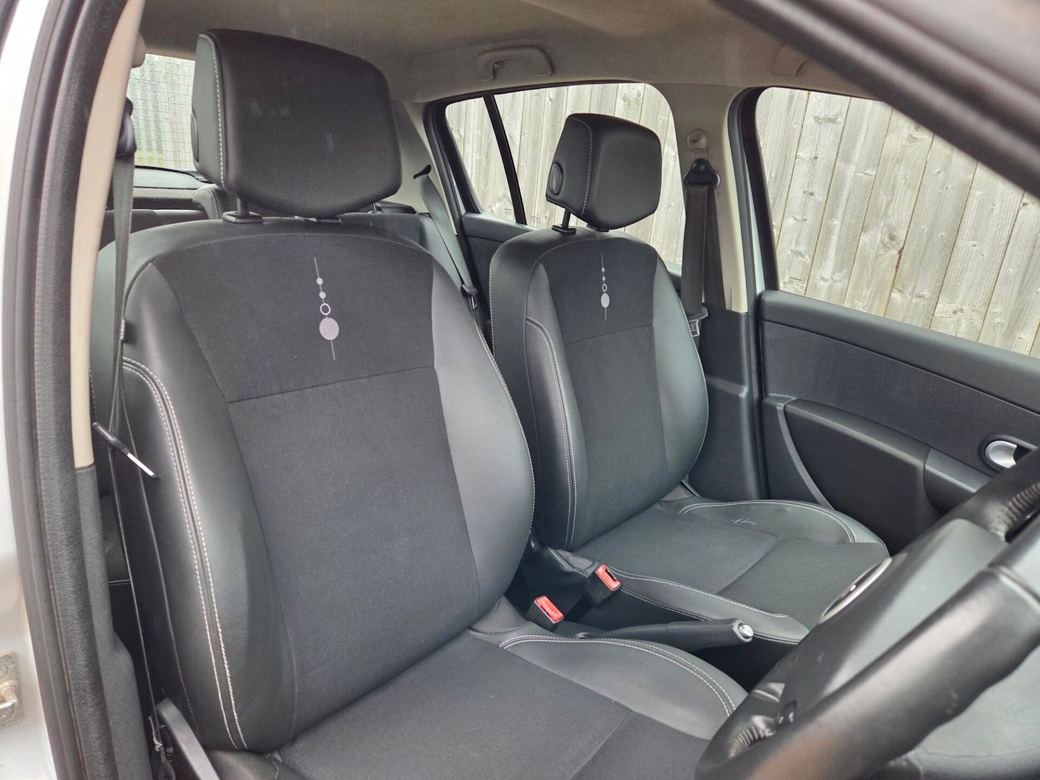 Used Renault Clio 2011 for sale - 76037328: Photo 15