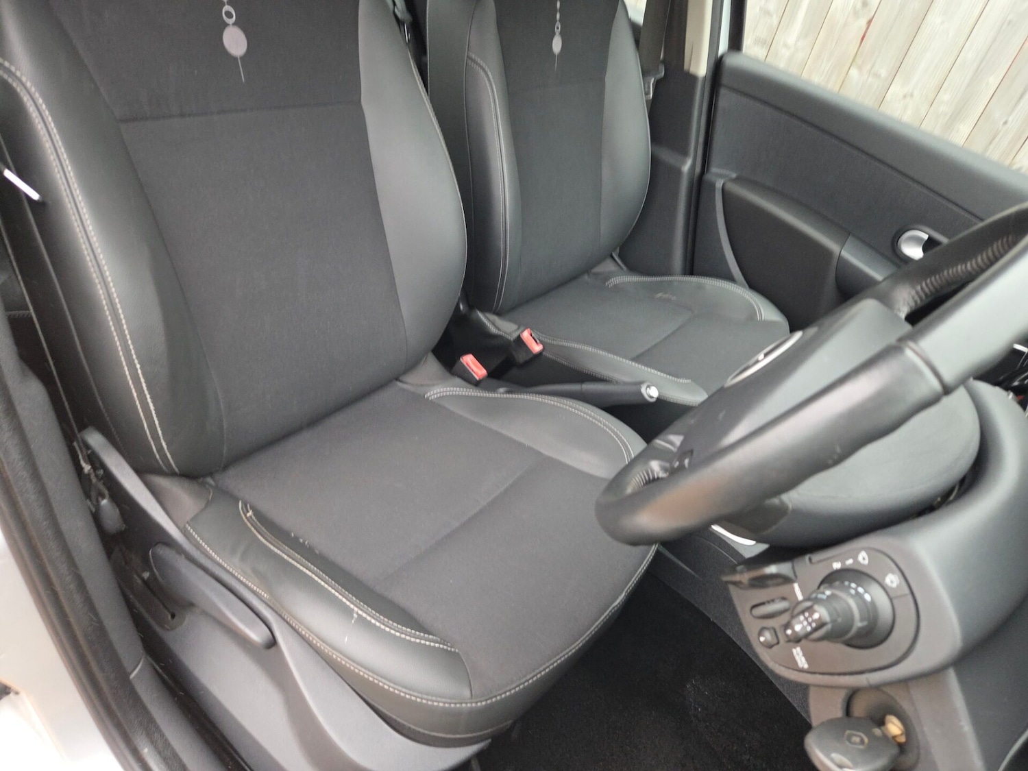 Used Renault Clio 2011 for sale - 76037328: Photo 16