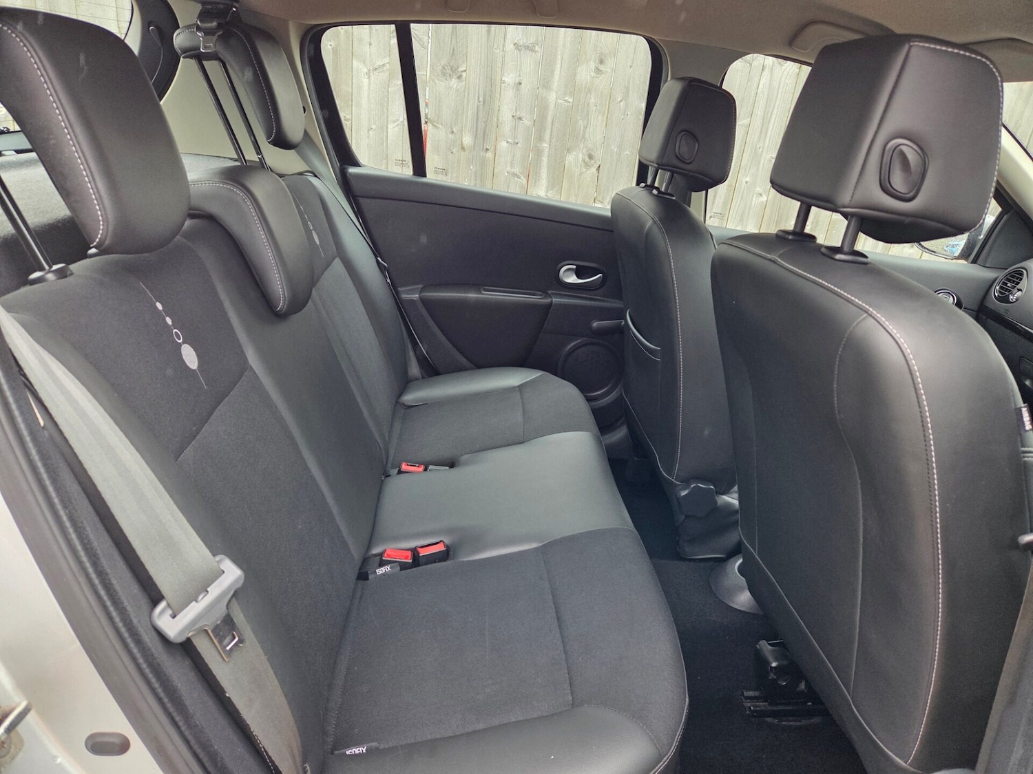 Used Renault Clio 2011 for sale - 76037328: Photo 17