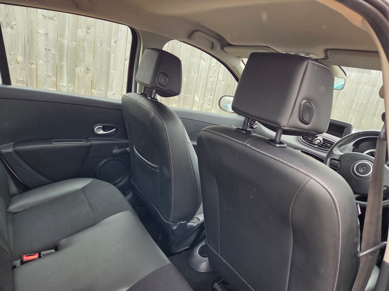 Used Renault Clio 2011 for sale - 76037328: Photo 18