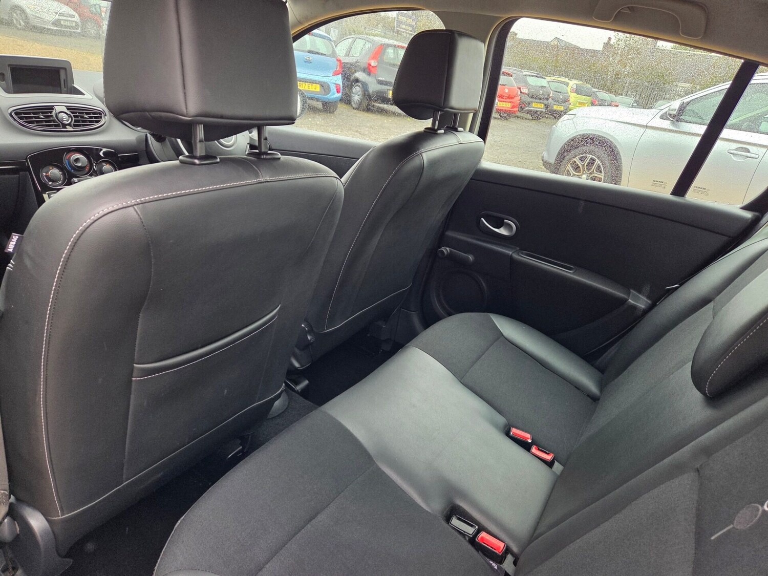 Used Renault Clio 2011 for sale - 76037328: Photo 26