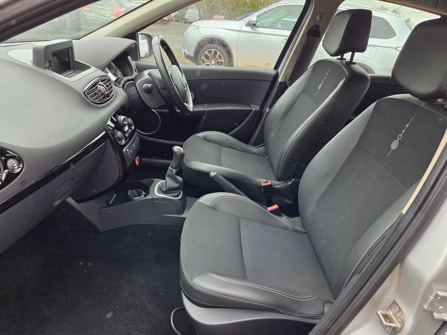 Used Renault Clio 2011 for sale - 76037328: Photo 27