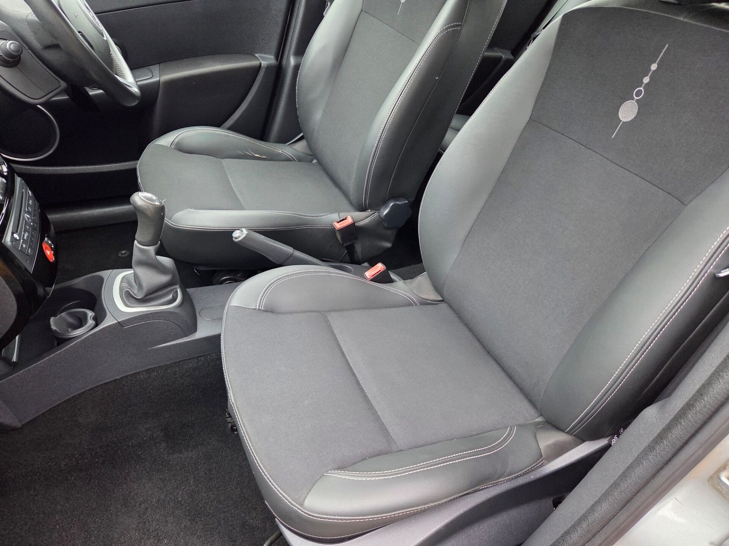 Used Renault Clio 2011 for sale - 76037328: Photo 29