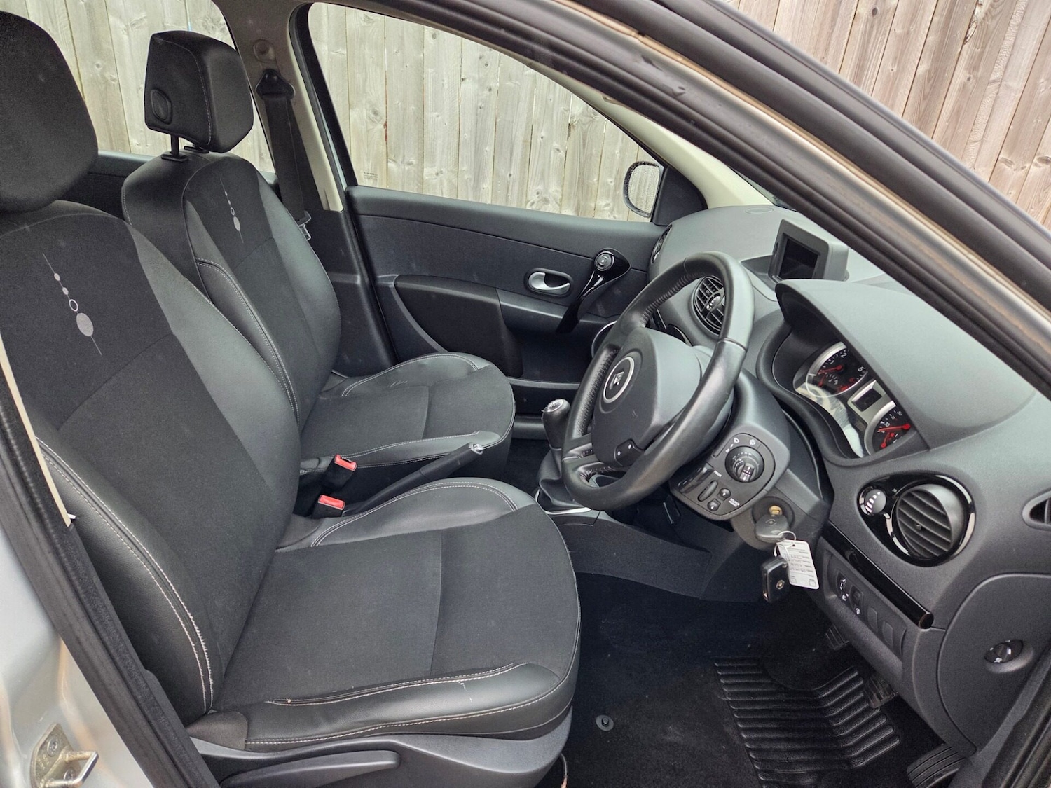 Used Renault Clio 2011 for sale - 76037328: Photo 9