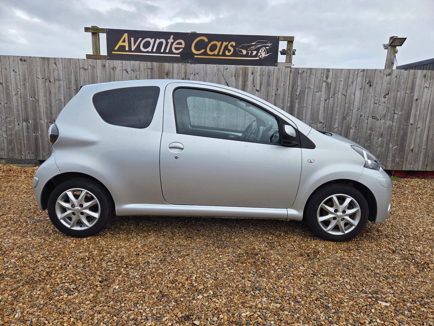 Used Toyota AYGO 2014 for sale - 76895899: Photo 2