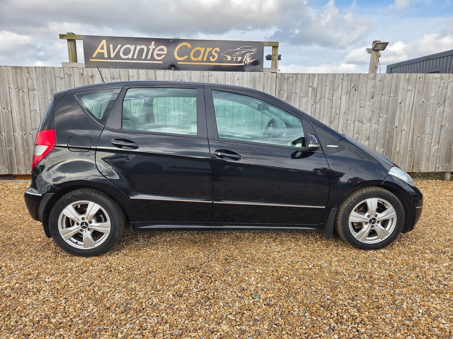 Used Mercedes-Benz A-Class 2011 for sale - 77945548: Photo 2