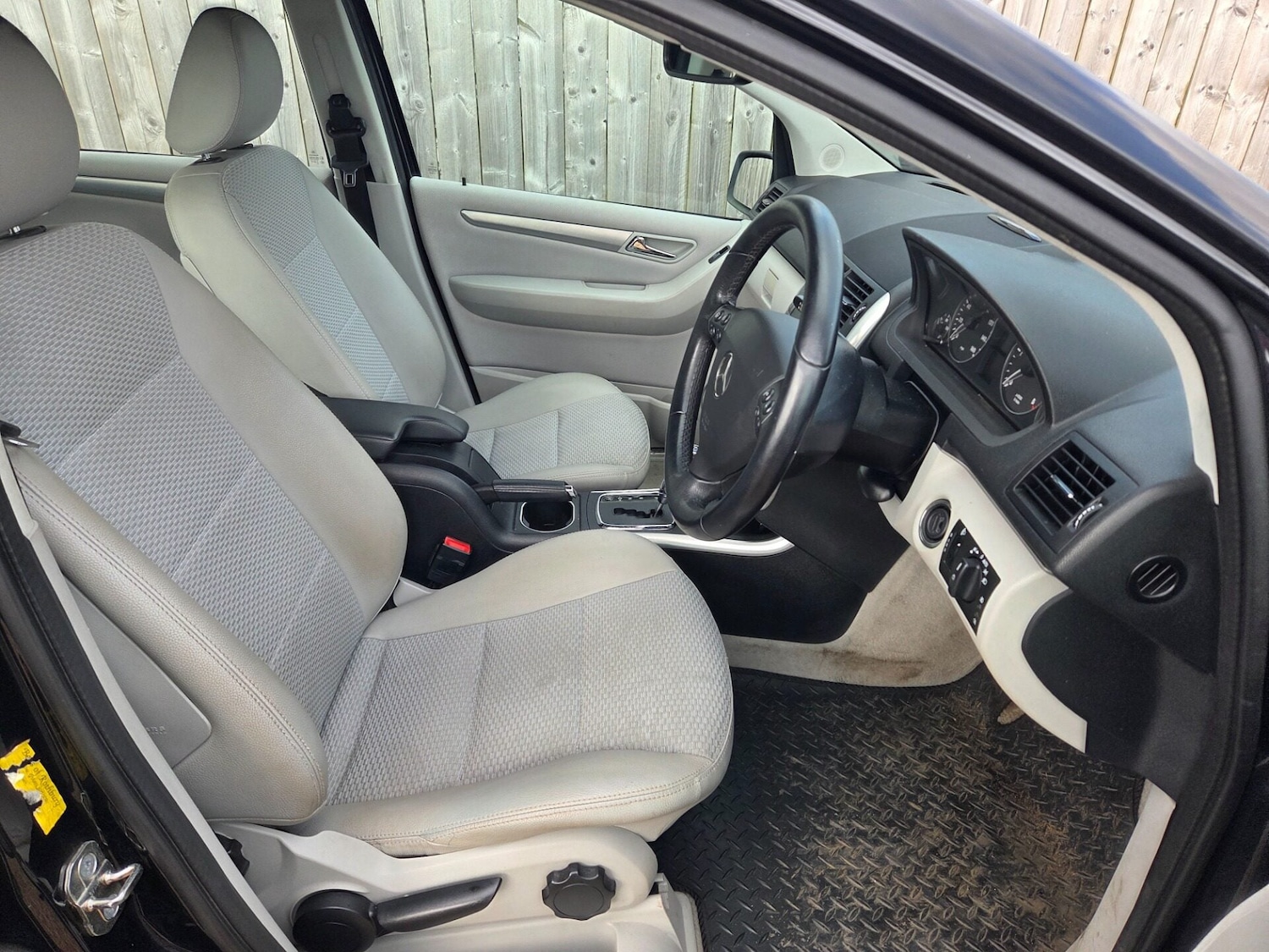 Used Mercedes-Benz A-Class 2011 for sale - 77945548: Photo 6