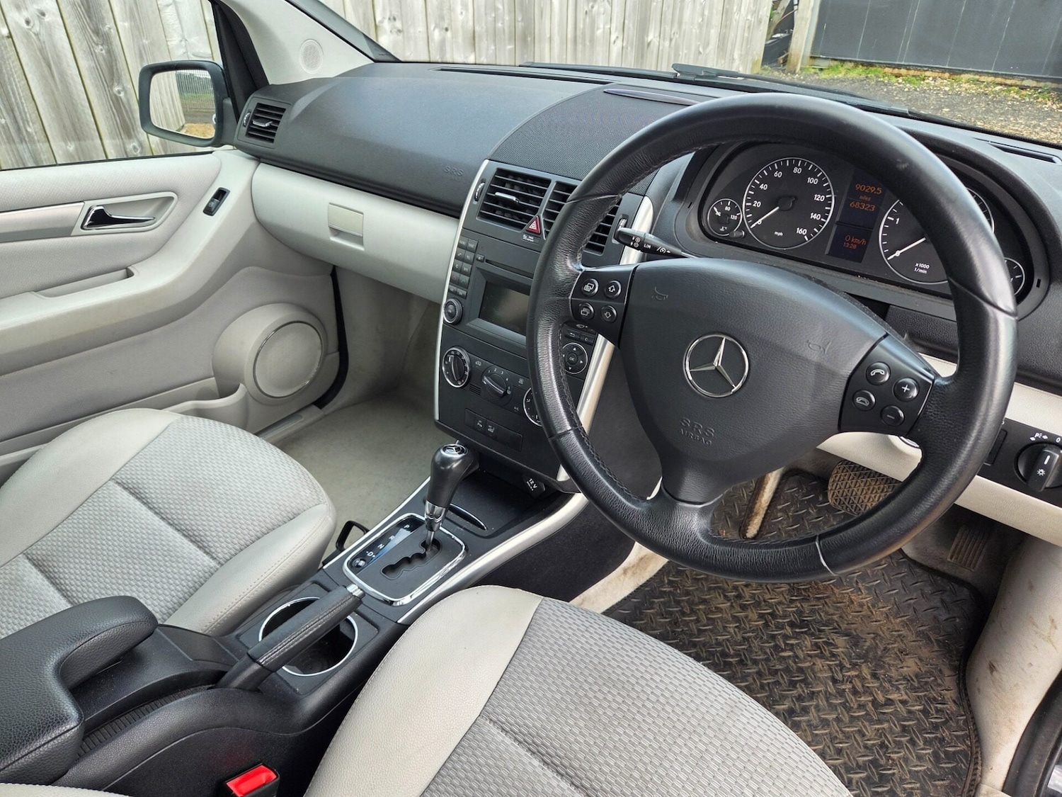 Used Mercedes-Benz A-Class 2011 for sale - 77945548: Photo 8