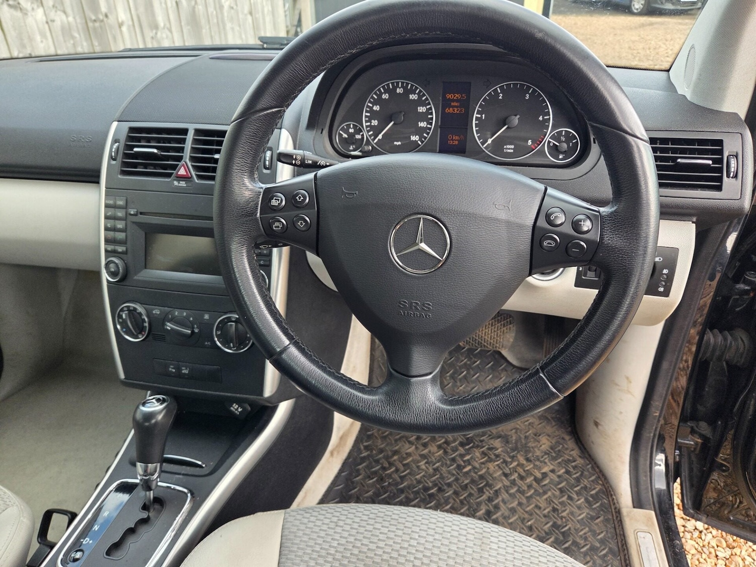 Used Mercedes-Benz A-Class 2011 for sale - 77945548: Photo 9