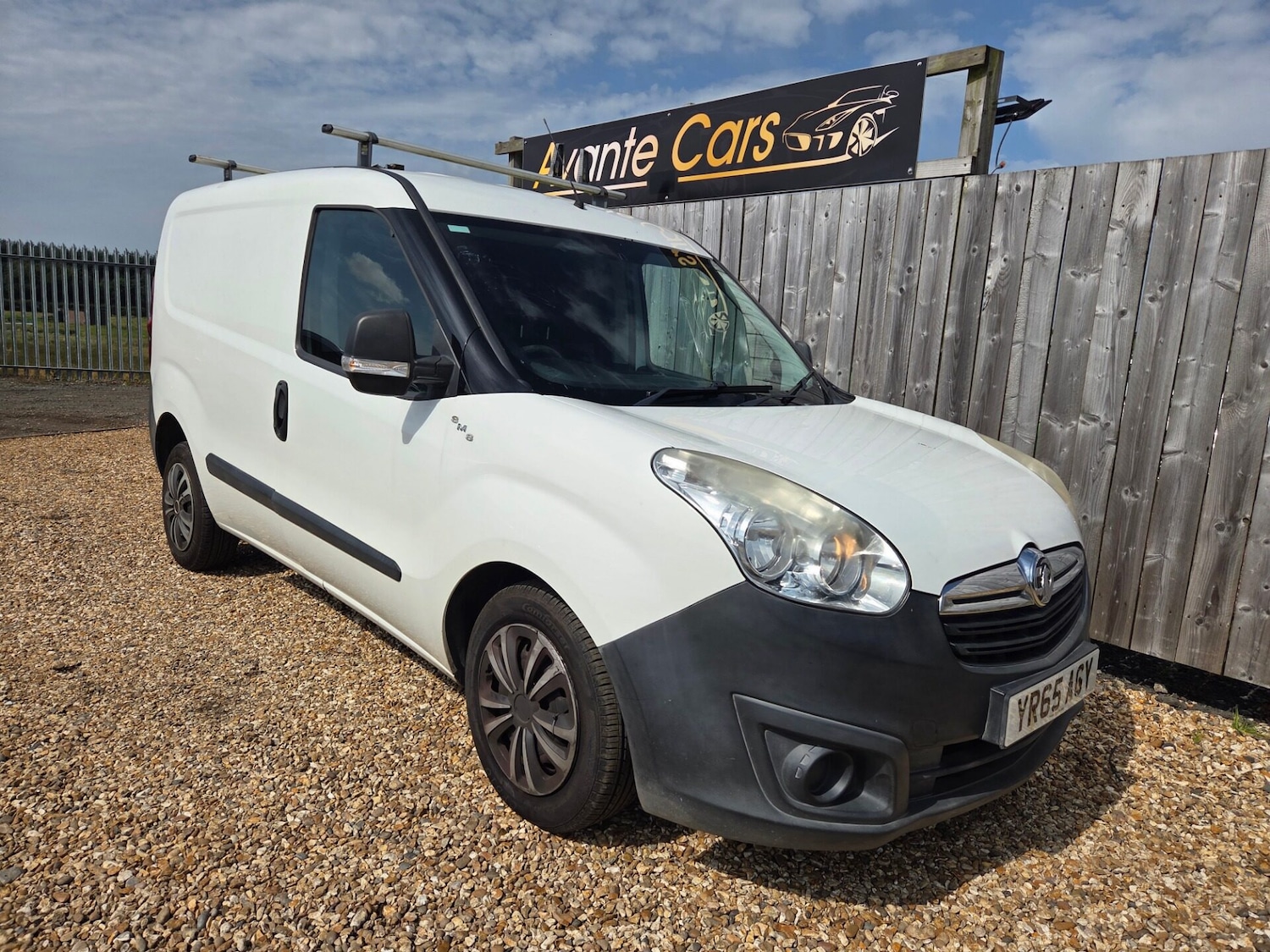 Used Vauxhall Combo 2015 for sale - 76040296: Photo 1