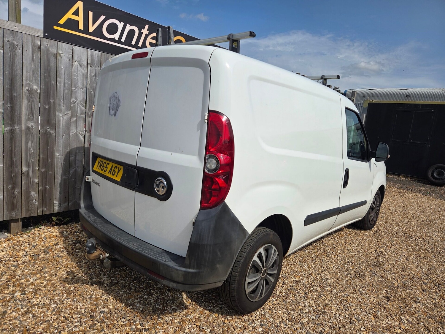 Used Vauxhall Combo 2015 for sale - 76040296: Photo 3